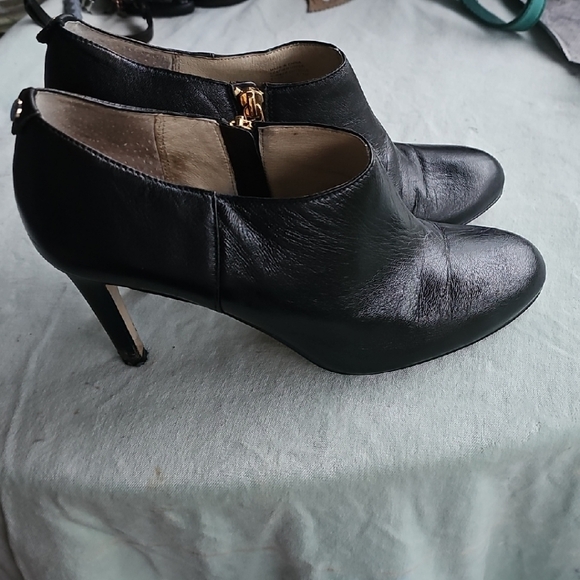 Michael Kors Black Leather Ankle Boots 8.5 - Picture 1 of 7